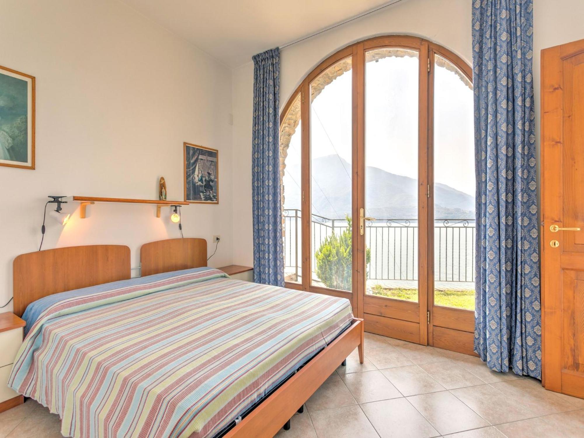 Ferienwohnung Wonderful Flat With Swimming Pool Lift And Garden Gravedona Exterior foto